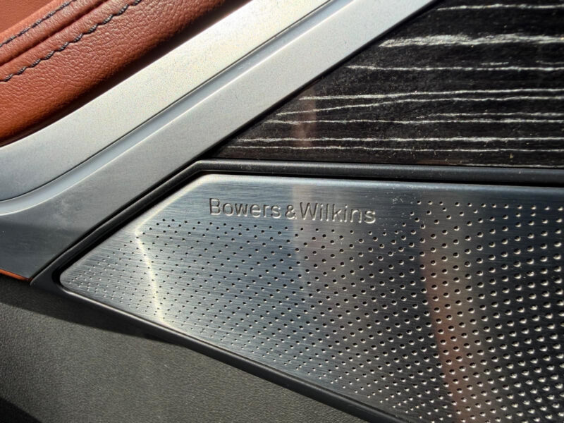 BMW X7 xDrive40d, Individual, M paket, masáže, R21, Bowers & Wilkins