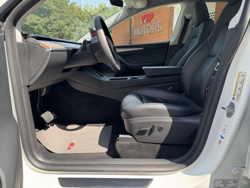 Tesla Model Y Long Range AWD 378 kW, Panorama, Tažné zařízení
