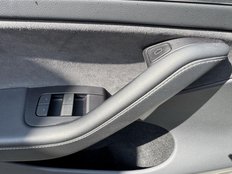 Tesla Model Y Long Range AWD 378 kW, Panorama, Tažné zařízení