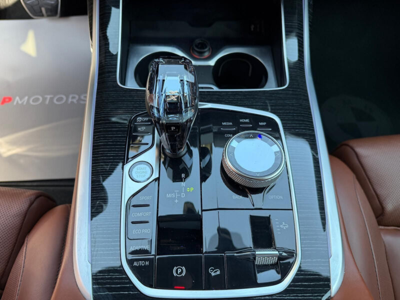BMW X7 xDrive40d, Individual, M paket, masáže, R21, Bowers & Wilkins
