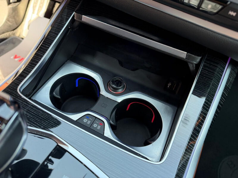 BMW X7 xDrive40d, Individual, M paket, masáže, R21, Bowers & Wilkins