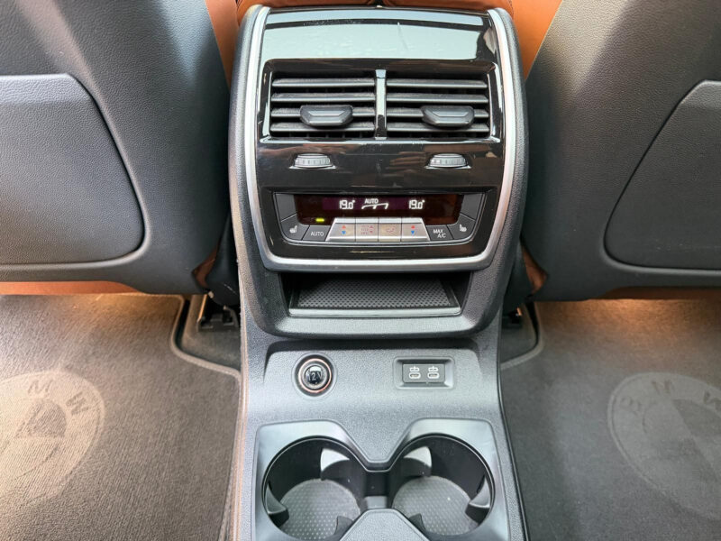 BMW X7 xDrive40d, Individual, M paket, masáže, R21, Bowers & Wilkins