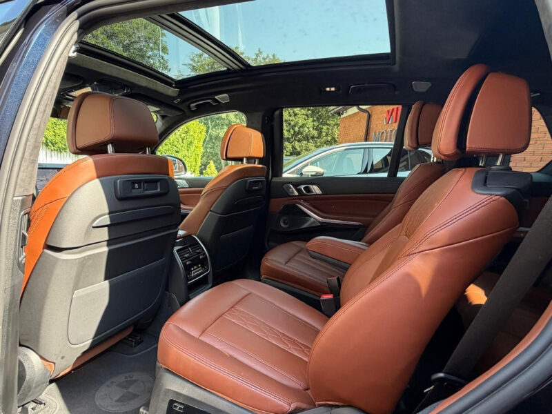 BMW X7 xDrive40d, Individual, M paket, masáže, R21, Bowers & Wilkins