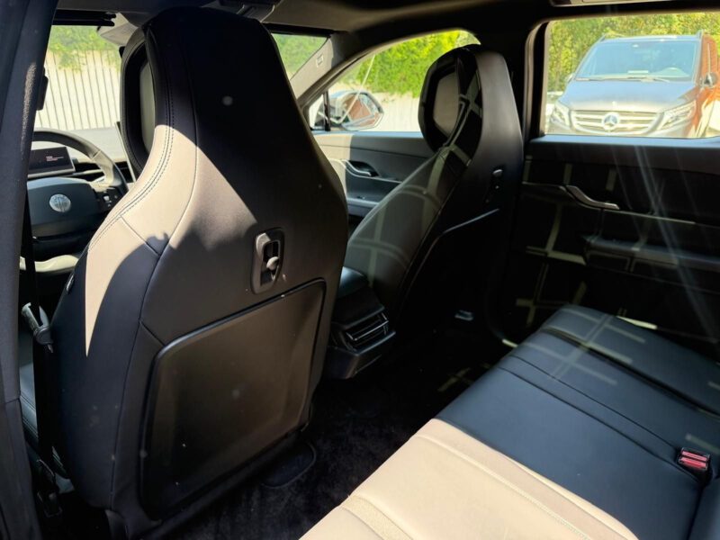 Fisker Ocean Extreme 420 kW, Solární panoramatická střecha, R22