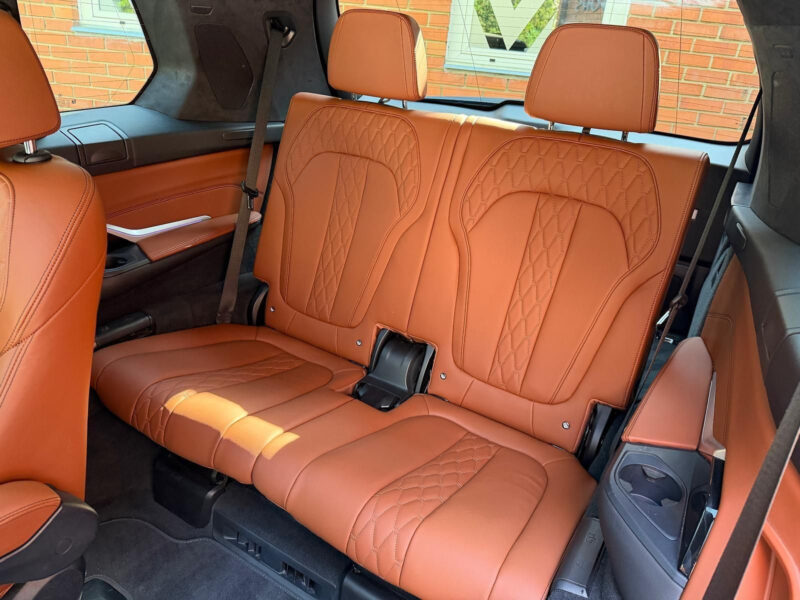 BMW X7 xDrive40d, Individual, M paket, masáže, R21, Bowers & Wilkins