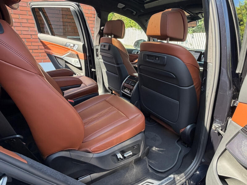 BMW X7 xDrive40d, Individual, M paket, masáže, R21, Bowers & Wilkins