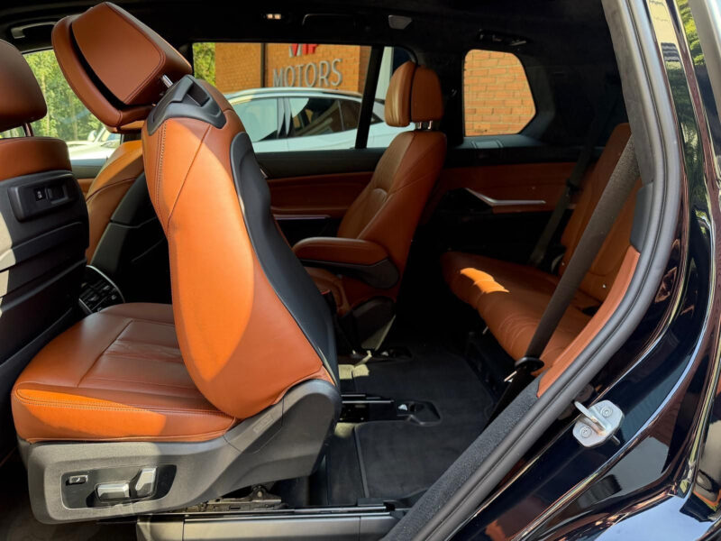 BMW X7 xDrive40d, Individual, M paket, masáže, R21, Bowers & Wilkins