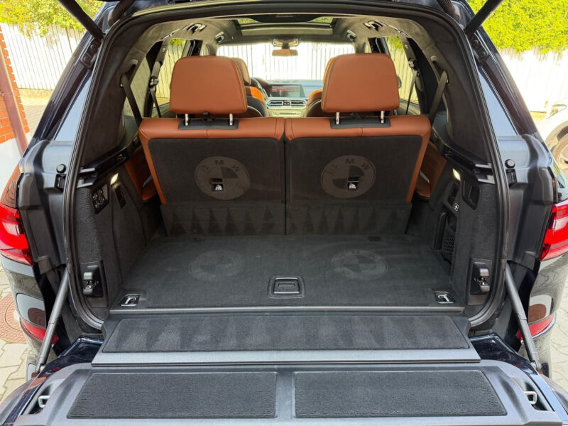 BMW X7 xDrive40d, Individual, M paket, masáže, R21, Bowers & Wilkins