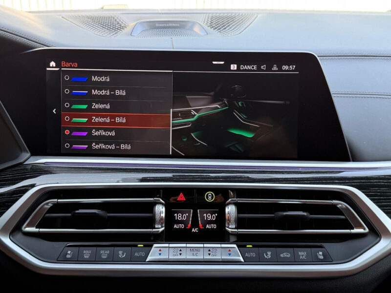BMW X7 xDrive40d, Individual, M paket, masáže, R21, Bowers & Wilkins