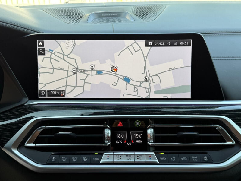 BMW X7 xDrive40d, Individual, M paket, masáže, R21, Bowers & Wilkins