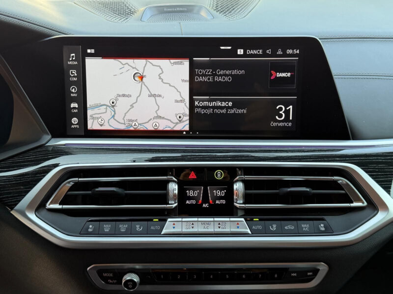BMW X7 xDrive40d, Individual, M paket, masáže, R21, Bowers & Wilkins