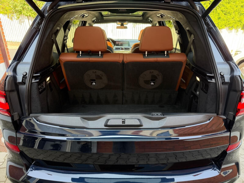 BMW X7 xDrive40d, Individual, M paket, masáže, R21, Bowers & Wilkins