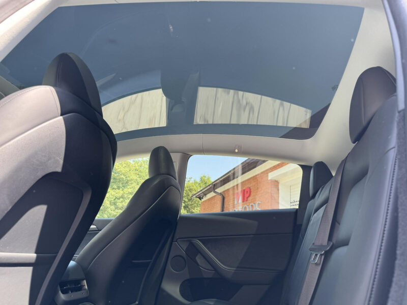 Tesla Model Y Long Range AWD 378 kW, Panorama, Tažné zařízení