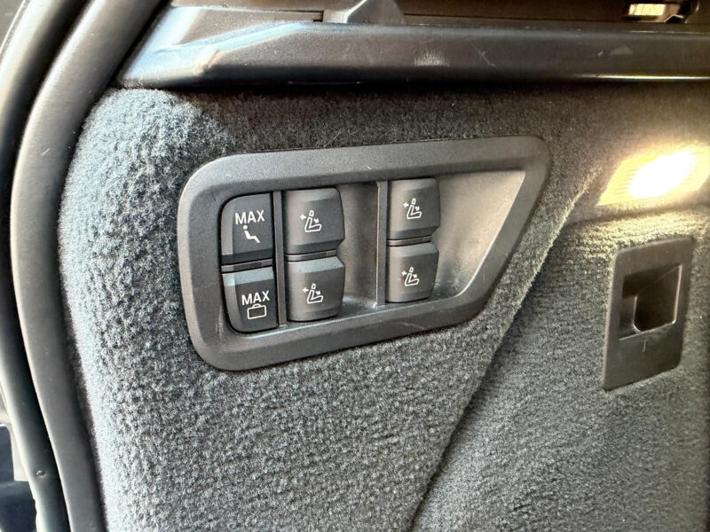 BMW X7 xDrive40d, Individual, M paket, masáže, R21, Bowers & Wilkins