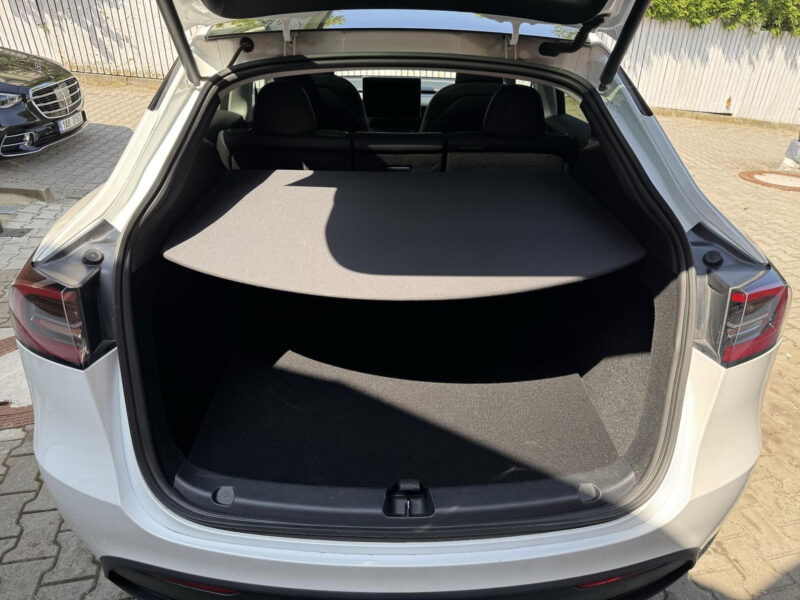 Tesla Model Y Long Range AWD 378 kW, Panorama, Tažné zařízení