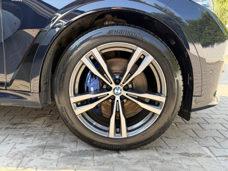BMW X7 xDrive40d, Individual, M paket, masáže, R21, Bowers & Wilkins