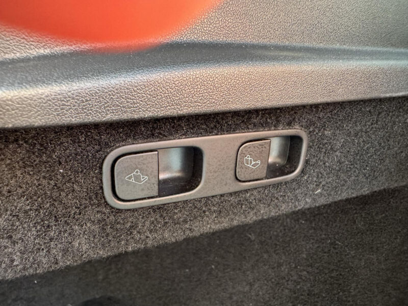 Tesla Model Y Long Range AWD 378 kW, Panorama, Tažné zařízení