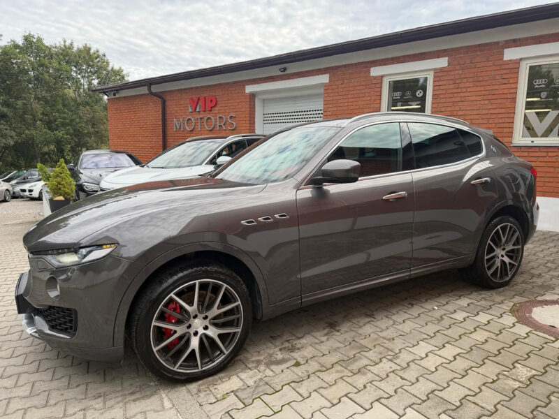 Maserati Levante SQ4, 4×4, Harman Kardon, R21, vzduchový podvozek