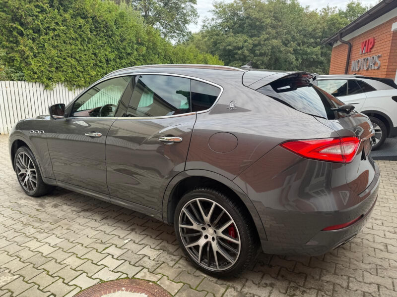 Maserati Levante SQ4, 4×4, Harman Kardon, R21, vzduchový podvozek