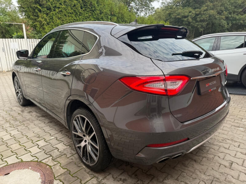 Maserati Levante SQ4, 4×4, Harman Kardon, R21, vzduchový podvozek