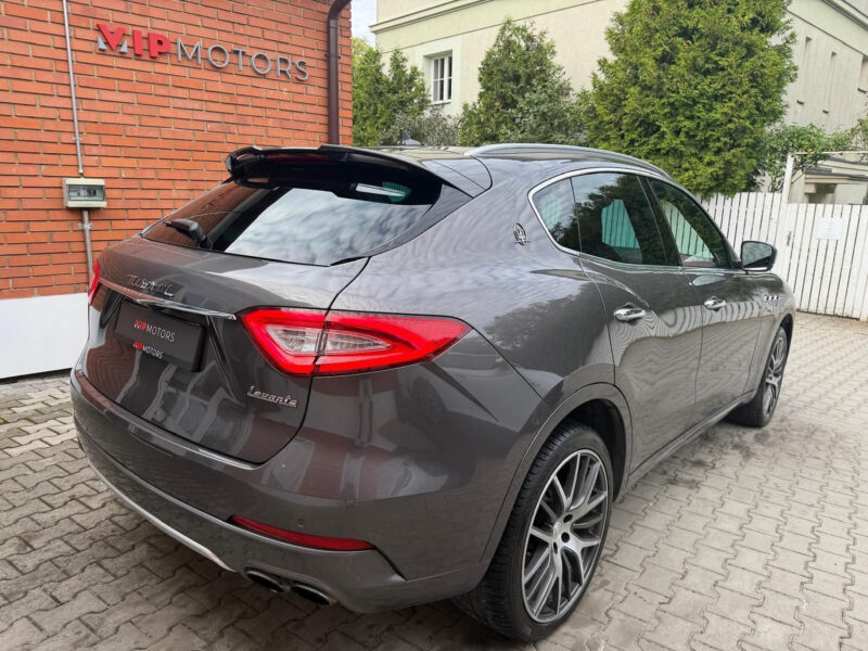 Maserati Levante SQ4, 4×4, Harman Kardon, R21, vzduchový podvozek