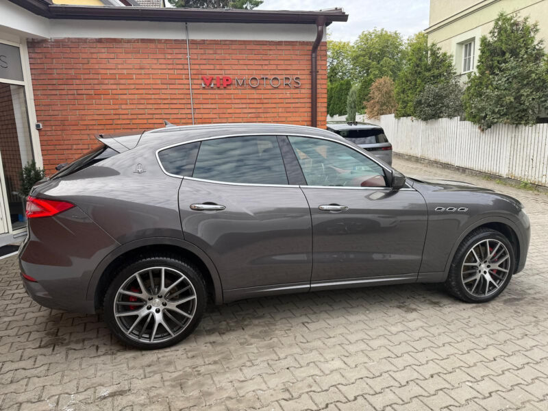 Maserati Levante SQ4, 4×4, Harman Kardon, R21, vzduchový podvozek