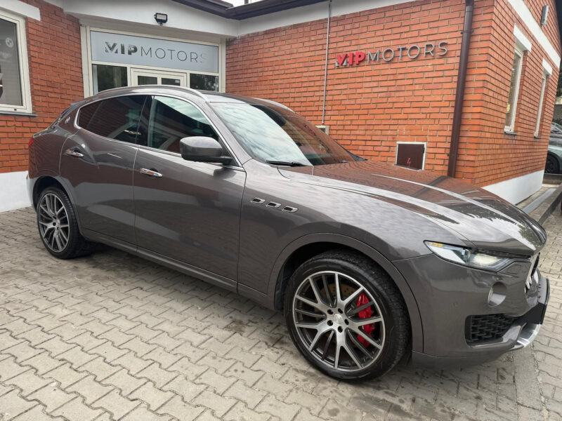 Maserati Levante SQ4, 4×4, Harman Kardon, R21, vzduchový podvozek