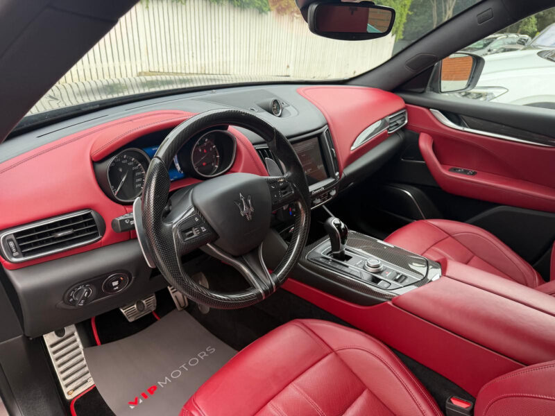 Maserati Levante SQ4, 4×4, Harman Kardon, R21, vzduchový podvozek
