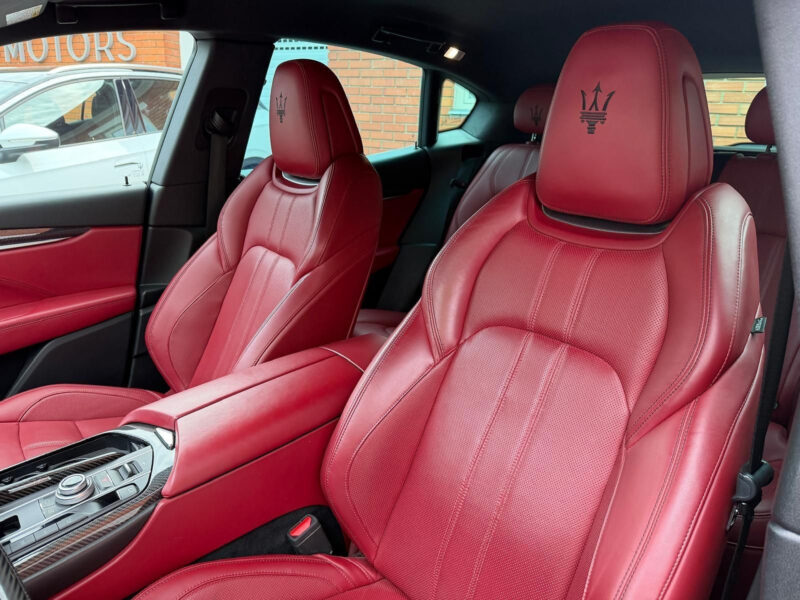 Maserati Levante SQ4, 4×4, Harman Kardon, R21, vzduchový podvozek