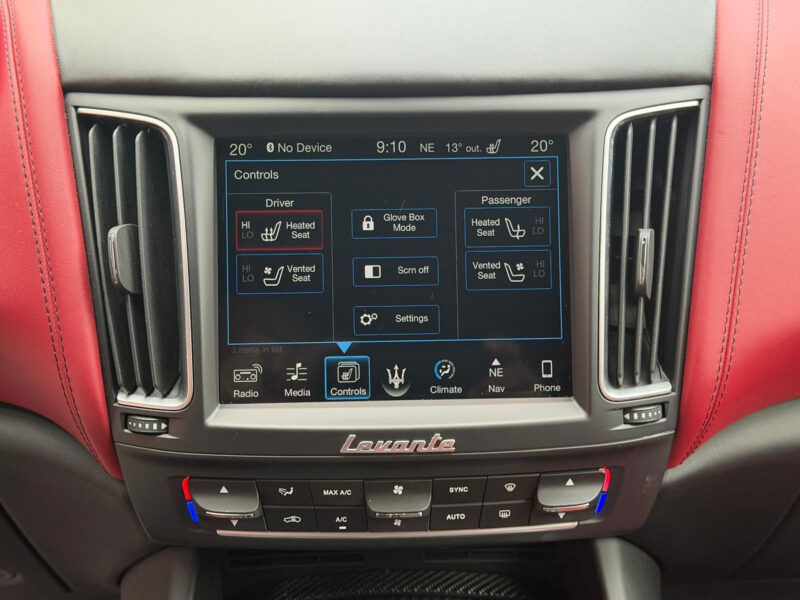 Maserati Levante SQ4, 4×4, Harman Kardon, R21, vzduchový podvozek
