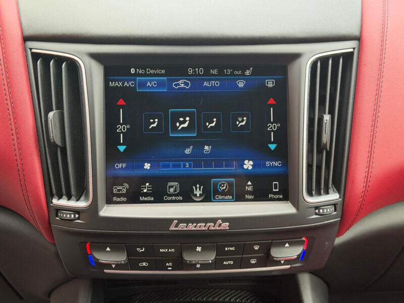 Maserati Levante SQ4, 4×4, Harman Kardon, R21, vzduchový podvozek