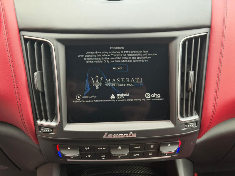 Maserati Levante SQ4, 4×4, Harman Kardon, R21, vzduchový podvozek