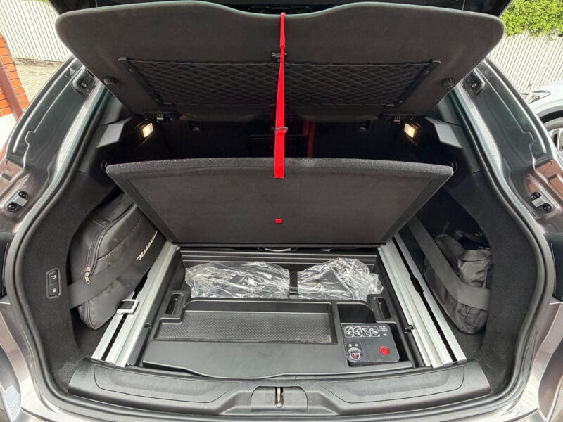 Maserati Levante SQ4, 4×4, Harman Kardon, R21, vzduchový podvozek