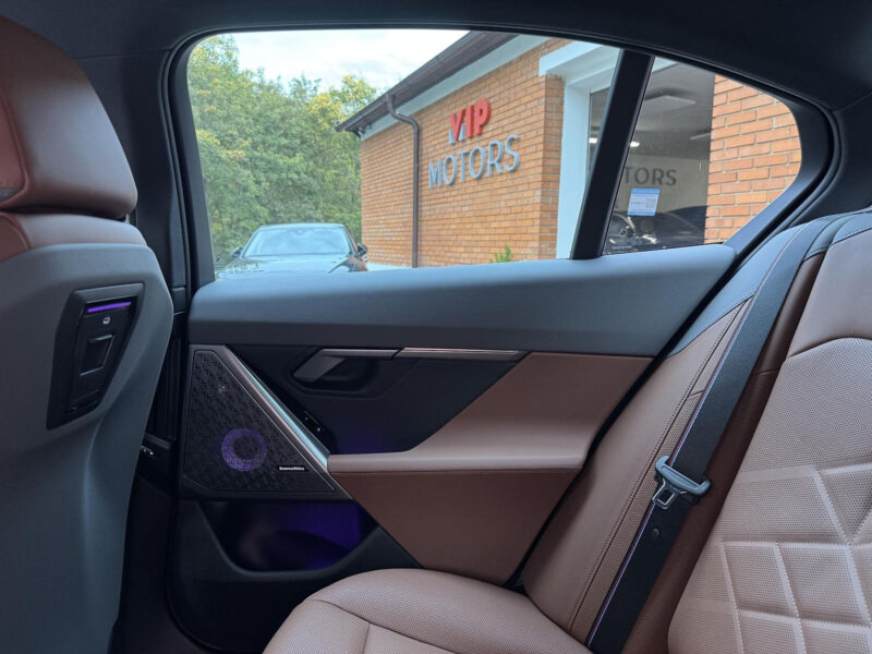 BMW 540d xDrive, M Sport Pro, R21, Bowers & Wilkins, záruka BMW